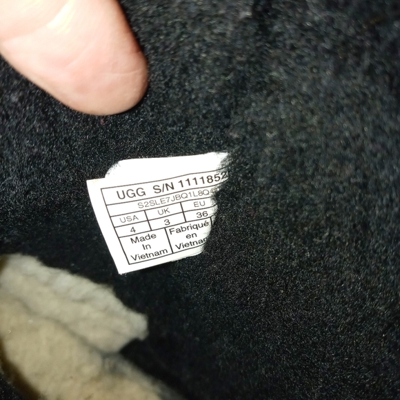 UGG CLASSIC II SHORT BLACK GLITTER GIRLS 4 FAUX FUR LINED PULL ON WINTER BOOTS - Picture 6 of 13